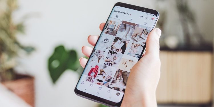 how-(and-why)-to-post-an-instagram-collab-–-makeuseof