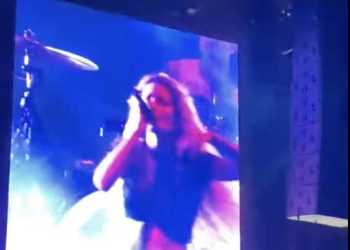 watch-halsey-cover-kate-bush's-“running-up-that-hill”-at-governors-ball-–-brooklynvegan