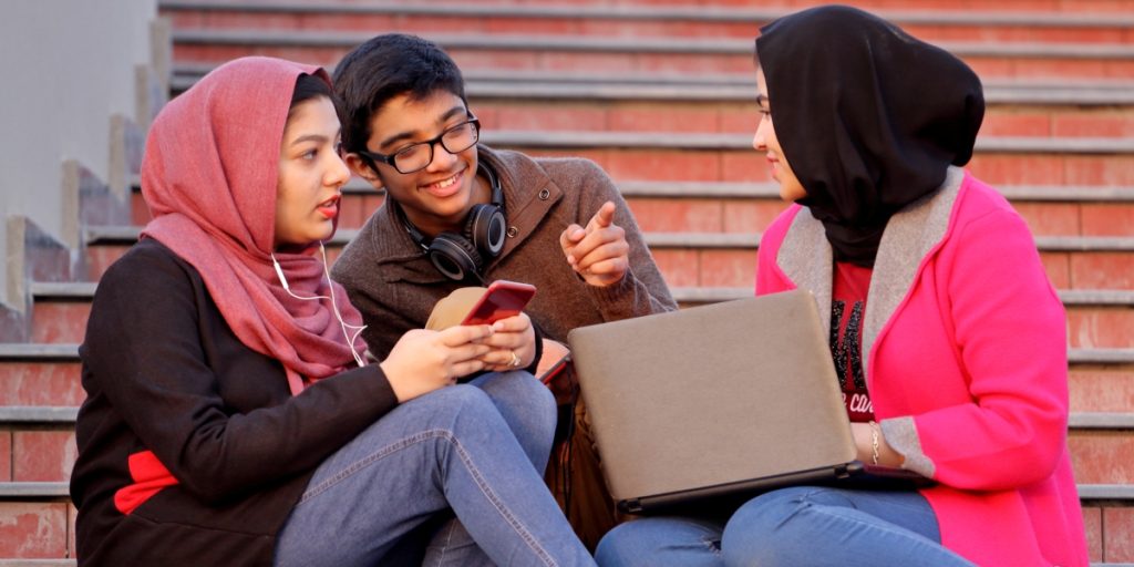 cut-off-from-tinder-and-grindr,-pakistani-singles-turn-to-facebook-–-fortune