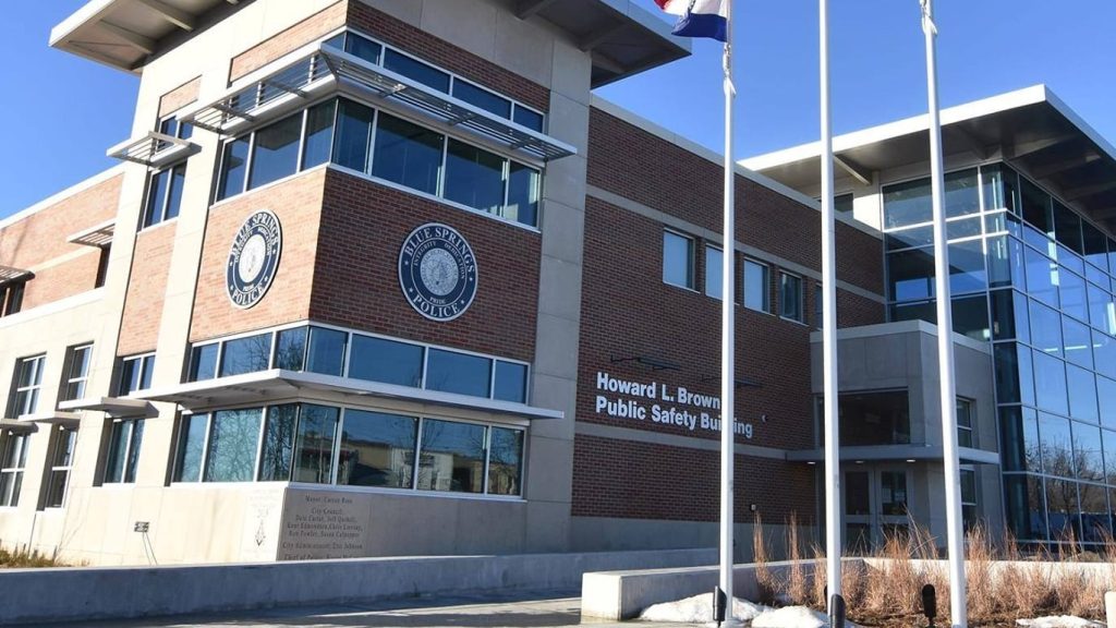 at-least-10-missouri-school-districts-cancel-classes-over-'mass-murdering'-threat