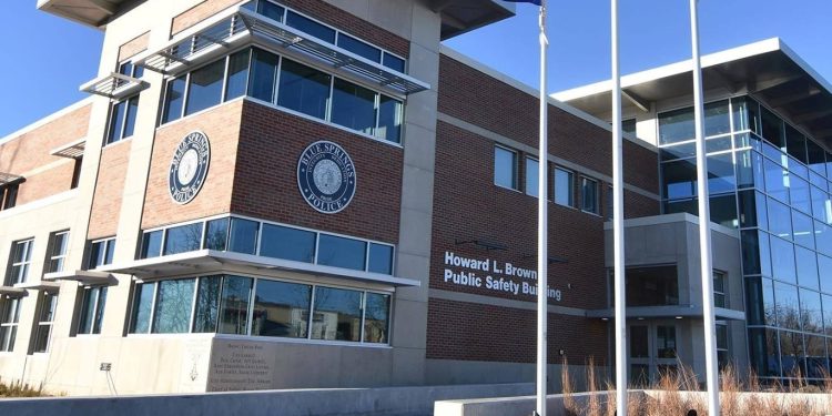 at-least-10-missouri-school-districts-cancel-classes-over-'mass-murdering'-threat