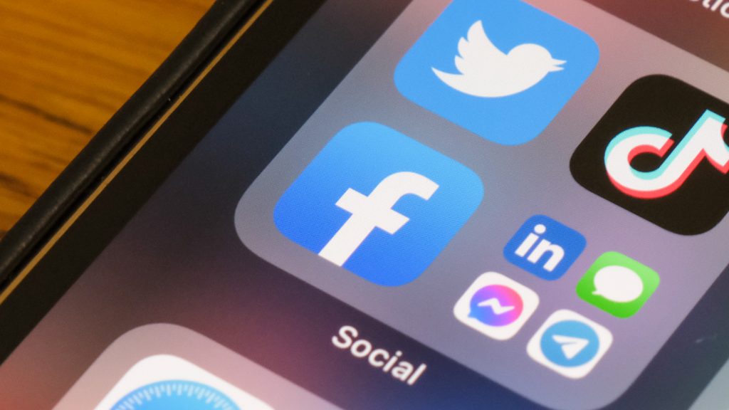 facebook's-plan-to-copy-tiktok-and-change-the-feed-is-a-horrible-idea-–-bgr