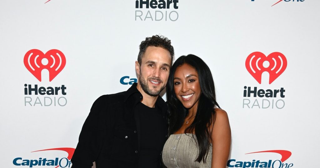 zac-fully-stuck-up-for-his-ex-tayshia-after-an-ig-troll-insulted-her-–-elite-daily
