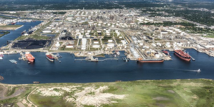 port-houston-issues-$430-million-to-dredge-shipping-channel