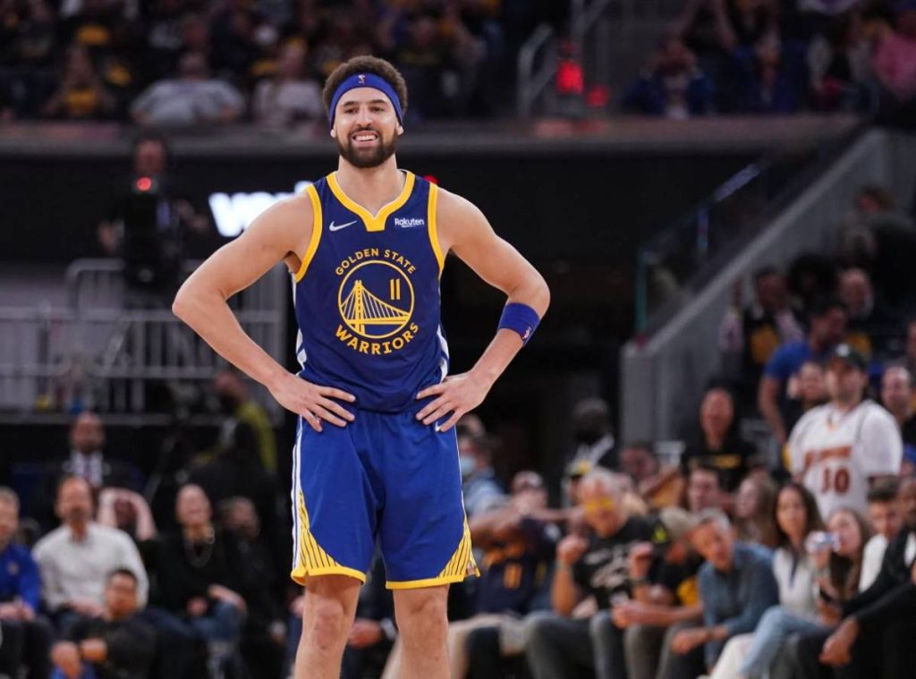 klay-thompson-trolls-the-grizzlies-on-instagram-with-a-story-of-a-fan-holding-a-banner-…
