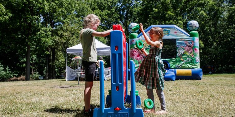 neighborhood-celebrates-mott-fest-&-clubhouse-grand-re-opening-in-flint-–-mlive.com