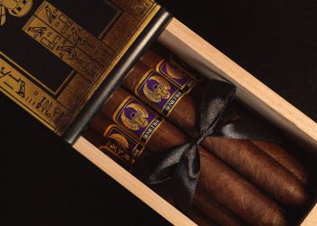 foundation-cigars-&-highclere-castle-announce-special-blend