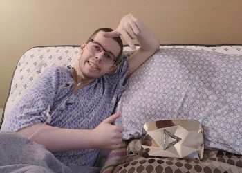 technoblade-dies:-youtube-creator-&-minecraft-gamer-with-11-million-subscribers-was-23