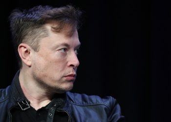 tesla-allegedly-breaks-elon-musk's-order-as-newly-hired-employees-appear-on-linkedin