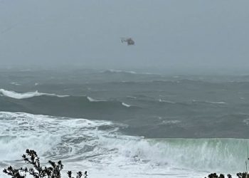dramatic-surf-rescue-–-northern-beaches-advocate