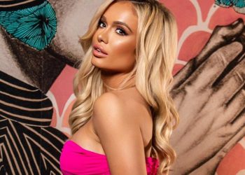 scarlett-bordeaux-shows-off-her-assets-in-high-heels-with-smoking-photo-drop