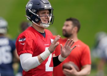 drew-lock-gave-shoutout-to-us-open-twitter-'intern'-who-used-him-to-destroy-seahawks-fan