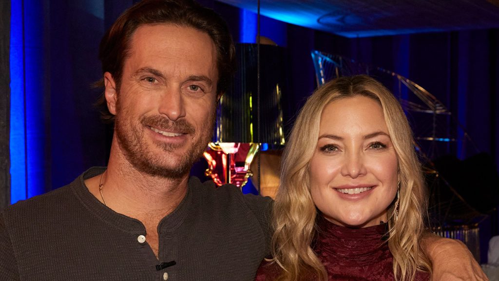 kate-hudson-poses-topless-on-instagram-and-receives-awkward-reaction-from-older-brother-oliver