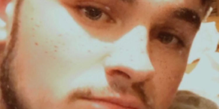man-stabbed-friend-to-death-before-filming-aftermath-on-snapchat,-murder-trial-hears