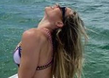sofia-cromwell-finds-her-'happy-place'-in-stunning-bikini-photo-drop-–-ringside-news