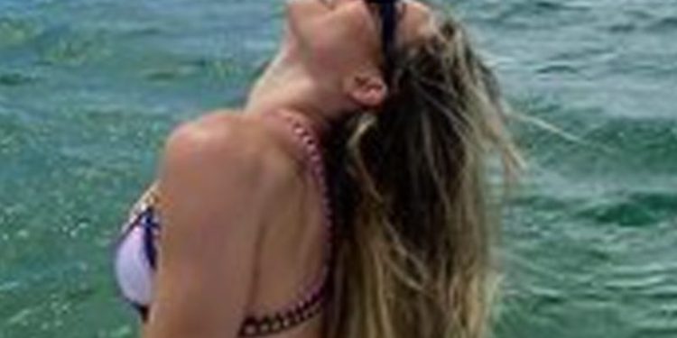 sofia-cromwell-finds-her-'happy-place'-in-stunning-bikini-photo-drop-–-ringside-news