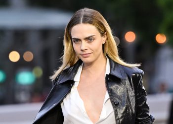 cara-delevingne-insists-it's-'all-of-our-jobs'-to-fight-for-women's-and-trans-rights-–-pinknews