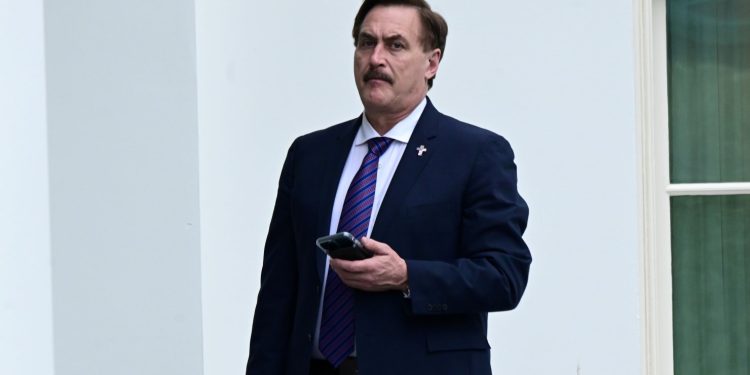 vimeo-deletes-trump-ally-mike-lindell's-mypillow-account-–-the-daily-beast