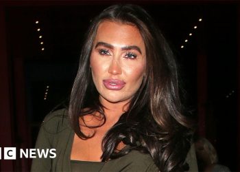 towie-star-lauren-goodger-announces-death-of-newborn-baby-–-bbc-news