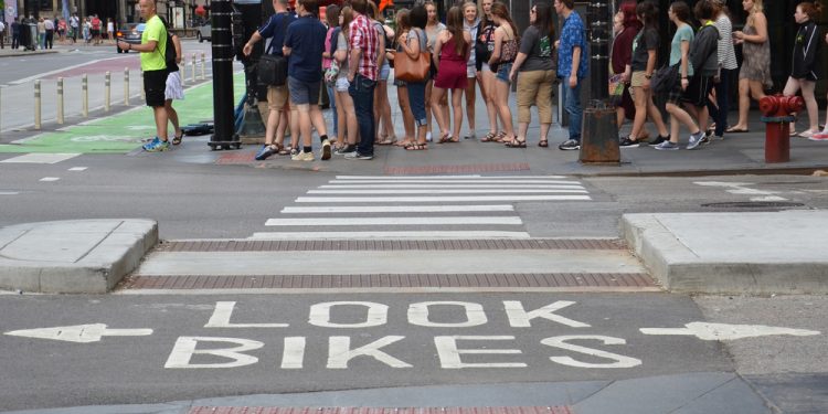 chicago-ordinance-would-require-complete-streets-upgrades-|-planetizen-news