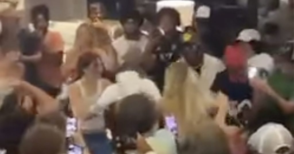 teenagers-held-an-insane-party-in-an-$8-million-dollar-mansion-that-they-broke-into-…-–-chip-chick