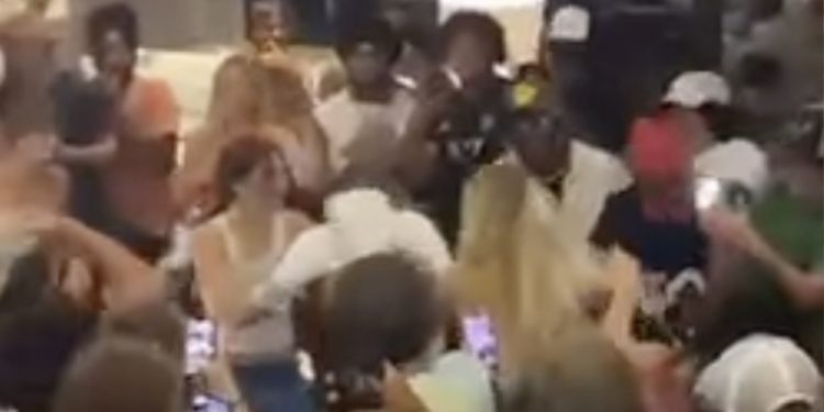 teenagers-held-an-insane-party-in-an-$8-million-dollar-mansion-that-they-broke-into-…-–-chip-chick