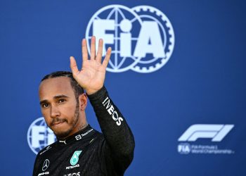 lewis-hamilton-'disgusted'-after-f1-fans-subjected-to-sexist,-racist-and-homophobic-abuse