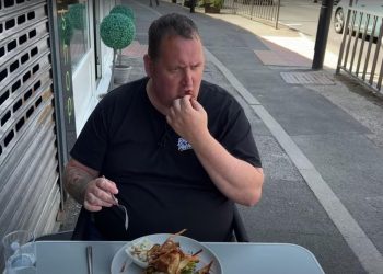 rate-my-takeaway:-youtube-star-visits-sheffield-cafe-that-place-on-chesterfield-road,-woodseats