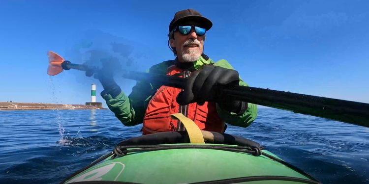 sea-kayaking-on-lake-superior-–-wtip