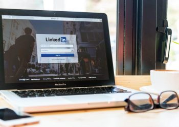 how-to-look-at-someone's-linkedin-profile-without-them-knowing-–-lifehacker