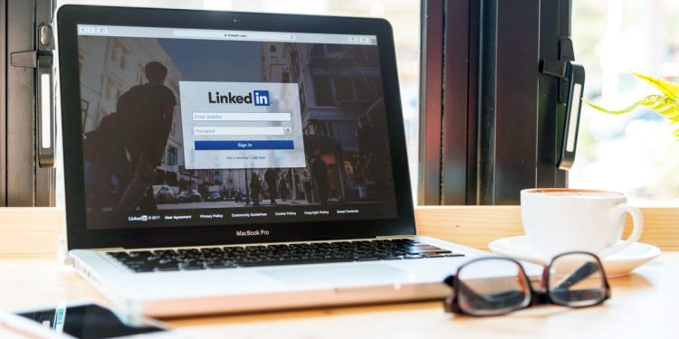 how-to-look-at-someone's-linkedin-profile-without-them-knowing-–-lifehacker