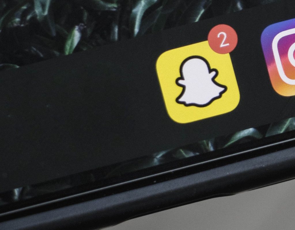 snapchat-allows-artists-to-show-off-nft-digital-collectibles-as-ar-filters