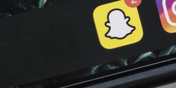 snapchat-allows-artists-to-show-off-nft-digital-collectibles-as-ar-filters