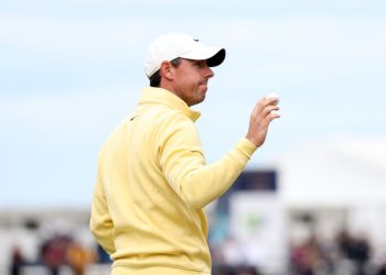 cameron-young-sets-clubhouse-target-as-rory-mcilroy-starts-well-at-st-andrews