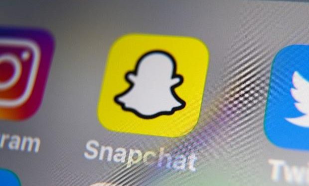 snapchat-makes-chat,-video-calling-available-for-first-time-on-web-|-business-standard-news