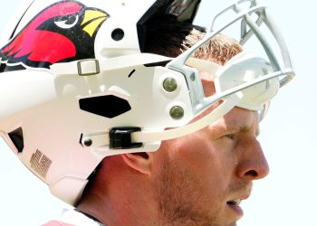 jj.-watt-responds-to-twitter-user-selling-his-merchandise-to-pay-for-funeral