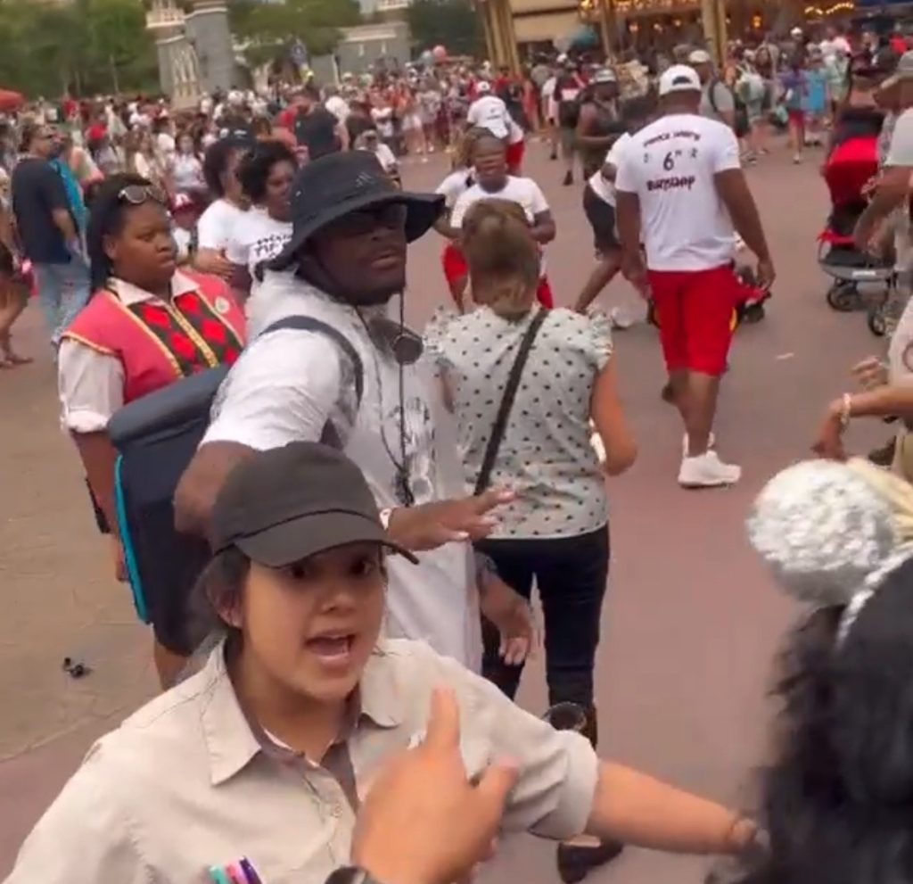 update:-guest-involved-in-magic-kingdom-brawl-reveals-story-&-more-footage
