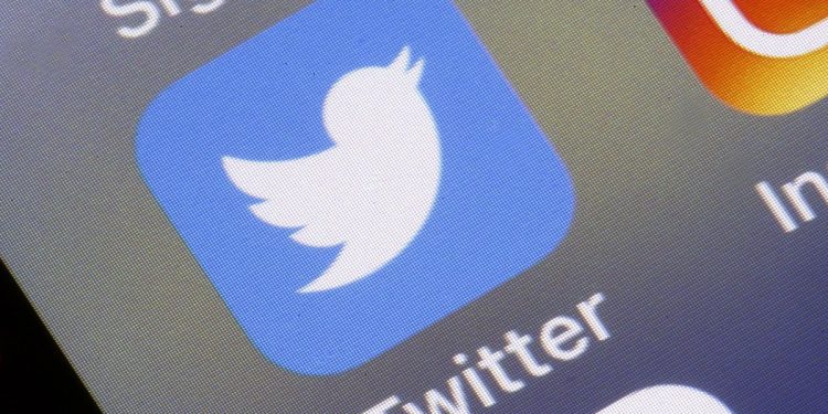 spoiler-alert:-twitter-is-testing-status-updates-again-–-mashable