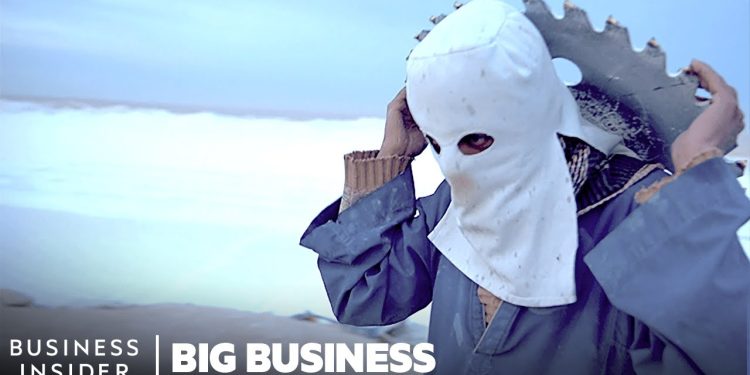 why-miners-risk-limbs-to-carve-mountains-of-limestone-in-egypt-|-big-business
