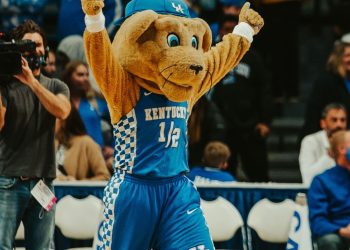 twitter-reactions-to-uk-basketball-open-practice-–-a-sea-of-blue