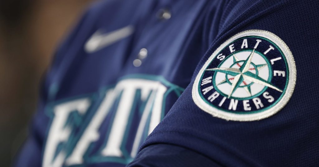 mariners-adopt-clubhouse-dog-from-local-rescue;-will-travel-with-team-on-road
