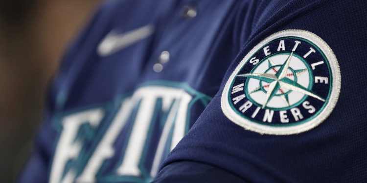 mariners-adopt-clubhouse-dog-from-local-rescue;-will-travel-with-team-on-road