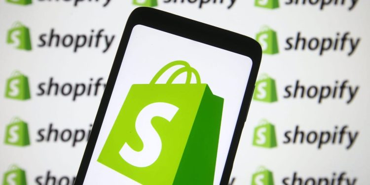 shopify-worker-had-25-job-offers-on-linkedin-2-days-after-mass-layoff-–-business-insider