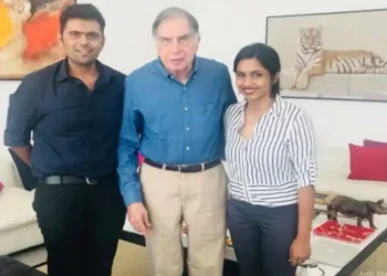 ratan-tata's-meeting-with-pune-start-up-founders-goes-viral-on-linkedin,-netizens-feel-inspired
