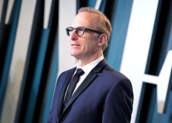 hilarious-bob-odenkirk-foot-fetish-memes-take-over-twitter-as-fans-react-to-better-call-saul-…