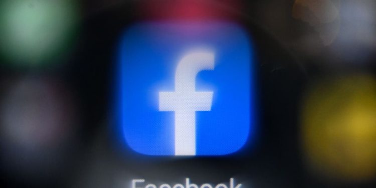 facebook-under-fire-for-handing-over-private-messages-in-teen-abortion-case