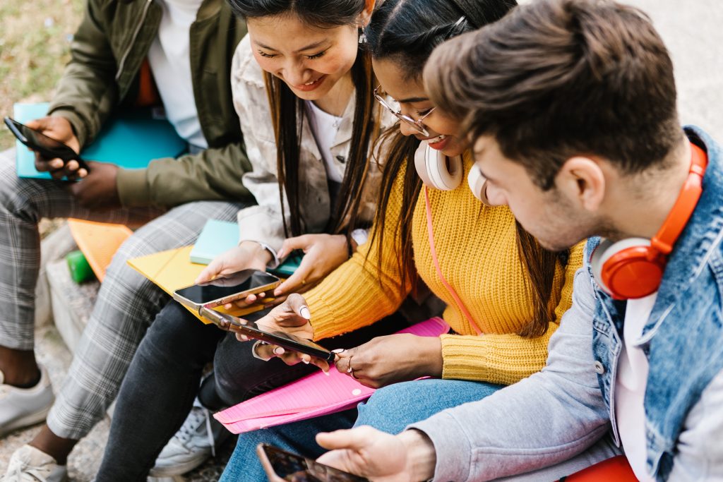 a-fifth-of-us-teens-use-youtube-'almost-constantly,'-with-tiktok-not-far-behind-|-engadget