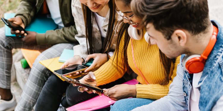 a-fifth-of-us-teens-use-youtube-'almost-constantly,'-with-tiktok-not-far-behind-|-engadget