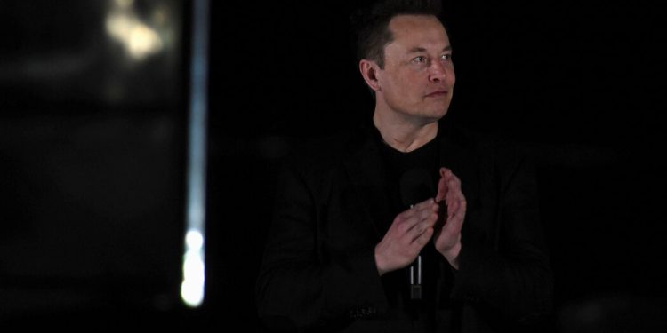 elon-musk-sells-$7-billion-in-tesla-stock-for-twitter-deal-–-the-new-york-times
