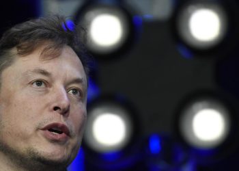 elon-musk-sells-$7-billion-in-tesla-shares-ahead-of-twitter-fight-–-cbs-news
